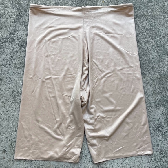 SPANX Plus Size Mid-Thigh Short size 3X preloved shapewear holiday Christmas - Picture 4 of 4